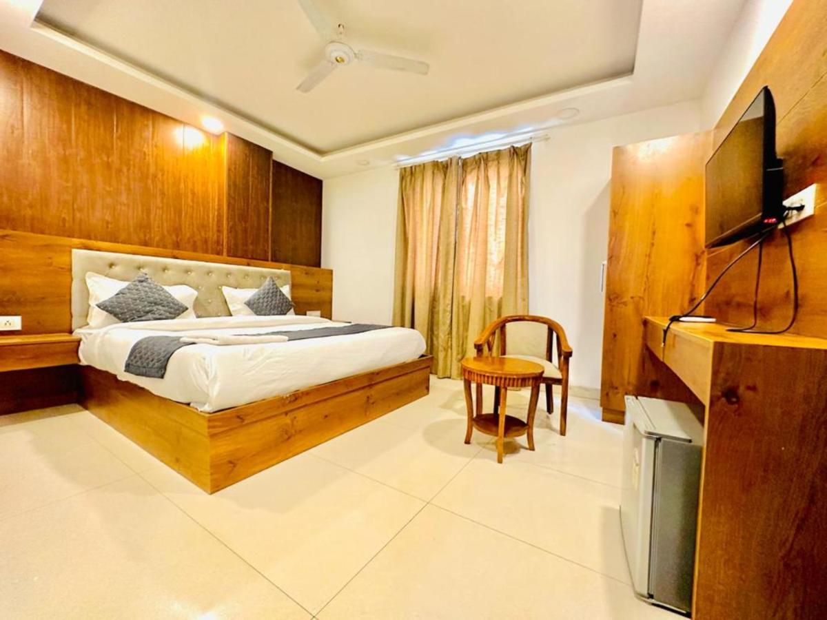 Hotel Glace Airport Near Igi Airport
