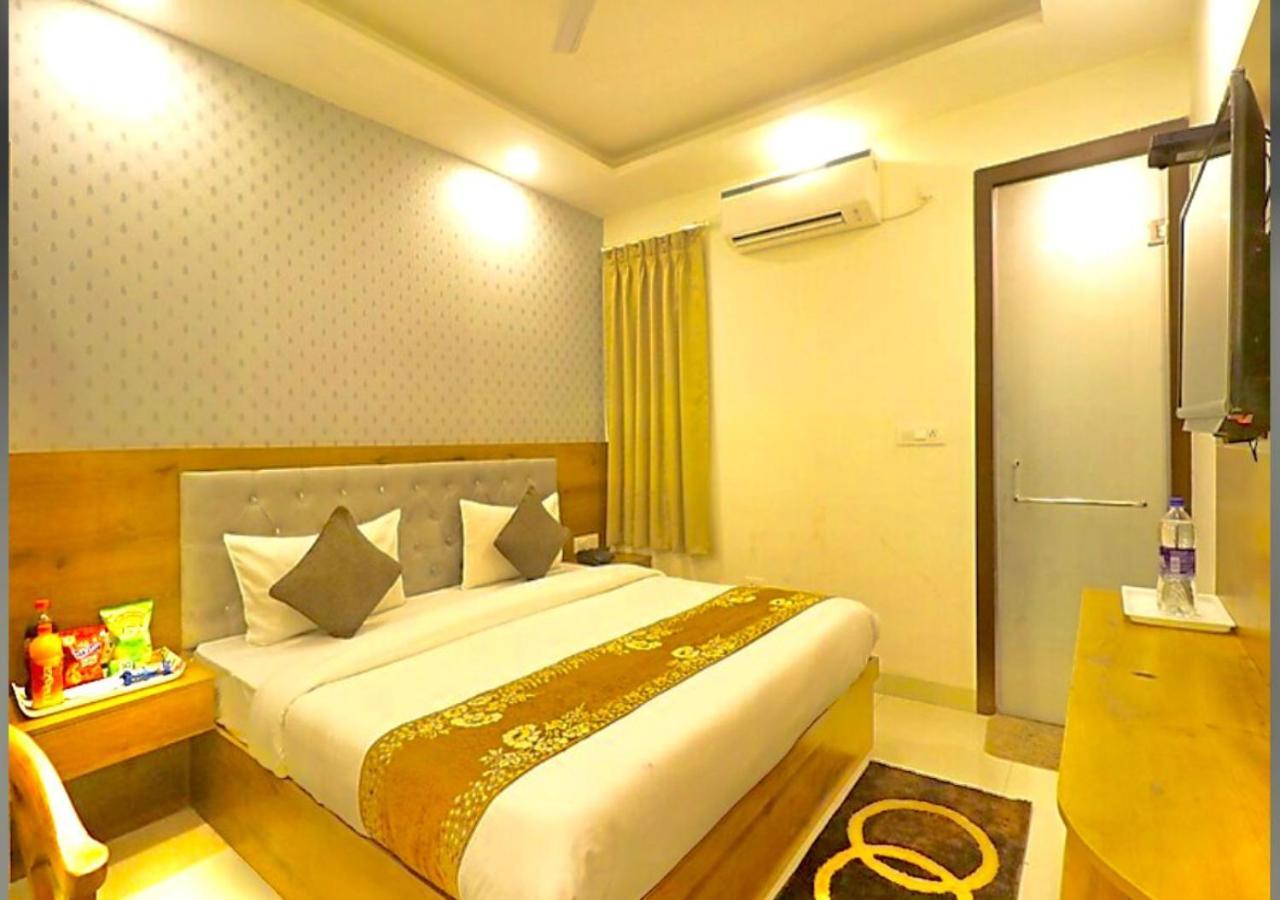 Hotel Glace Airport Near Igi Airport
