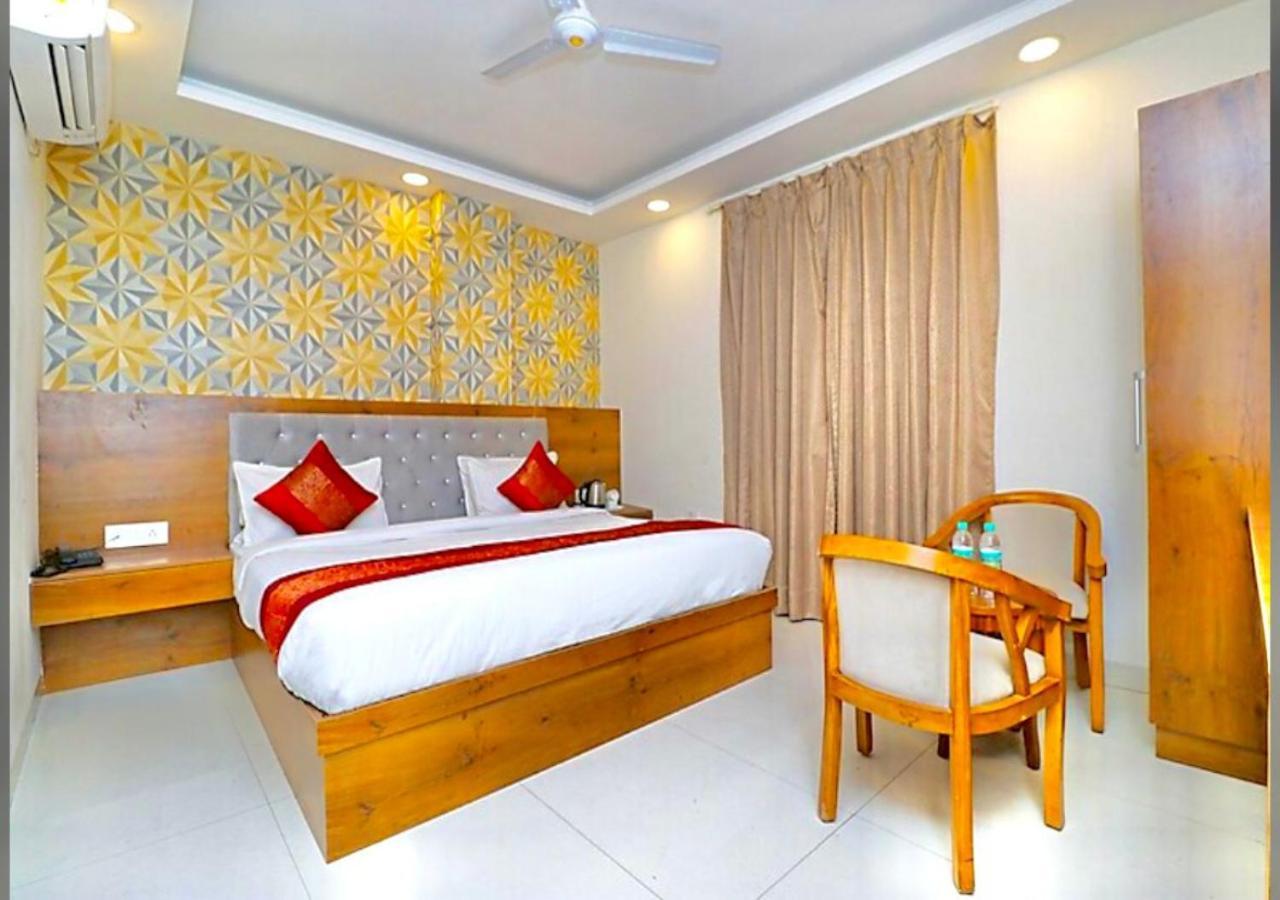 Glace Airport Near Igi Airport Hotel 3*