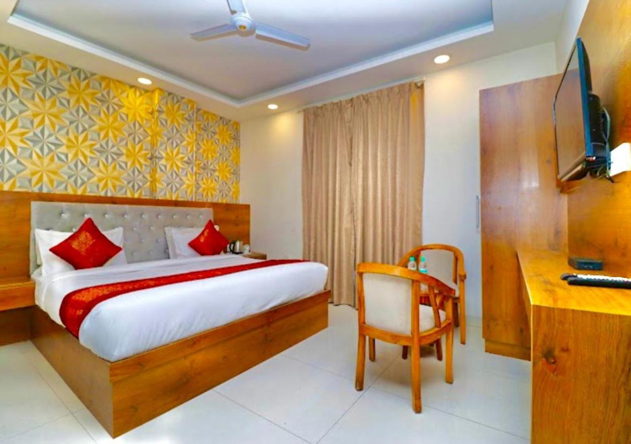 Hotel Glace Airport Near Igi Airport